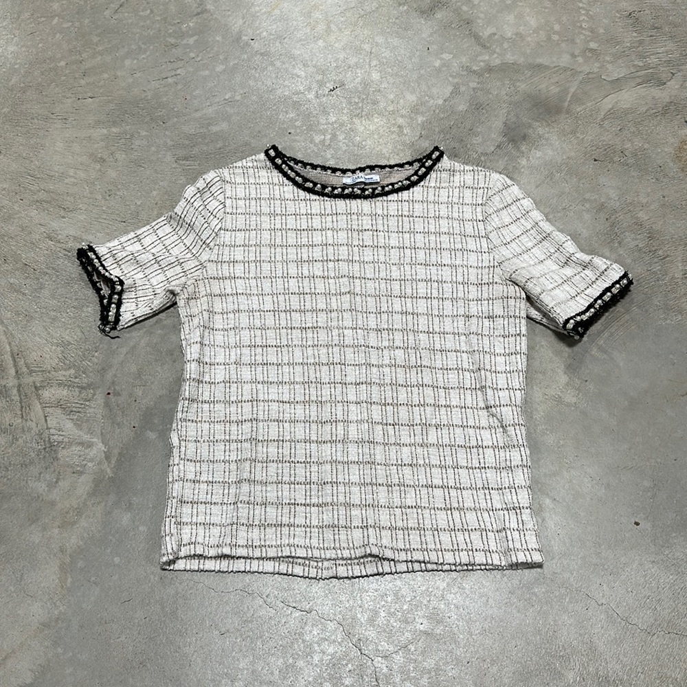 Zara trafaluc brand / tan with black trining n pearl‎ beads w/ gold flakes top